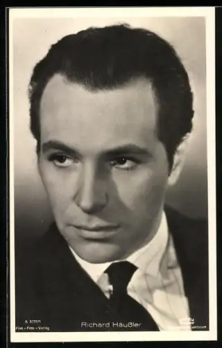 AK Schauspieler Richard Häussler im Anzug mit Kravatte