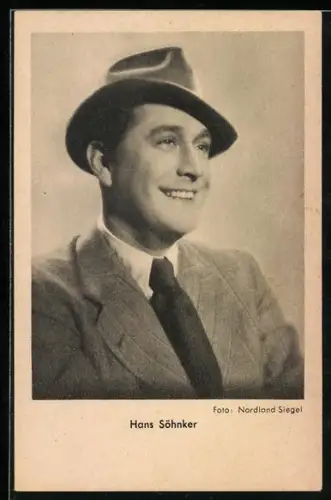AK Schauspieler Hans Söhnker im Anzug mit Hut