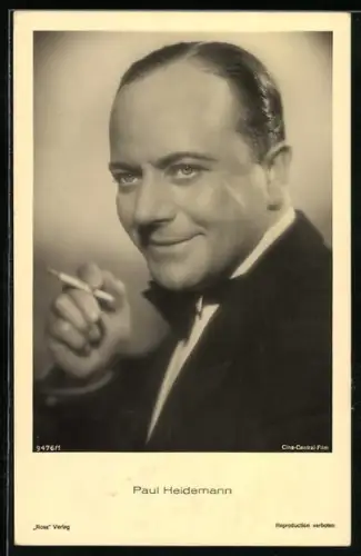 AK Schauspieler Paul Heidemann mit Zigarette in der Hand