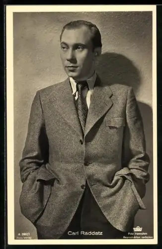 AK Schauspieler Carl Raddatz in Anzug und Krawatte