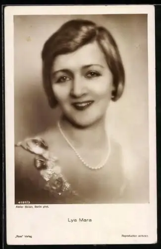 AK Schauspielerin Lya Mara lächelnd mit Halskette porträtiert
