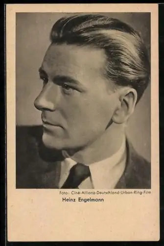 AK Schauspieler Heinz Engelmann im Anzug mit Krawatte zur Seite blickend