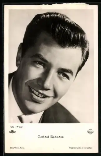 AK Schauspieler Gerhard Riedmann lächelt