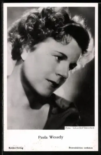 AK Schauspielerin Paula Wessely nachdenklich nach unten schauend