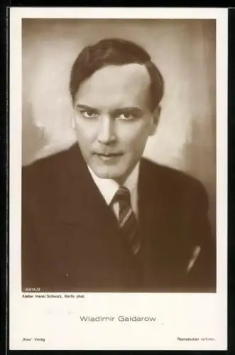 AK Schauspieler Wladimir Gaidarow im Anzug posierend