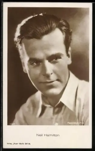 AK Schauspieler Neil Hamilton im Hemd porträtiert