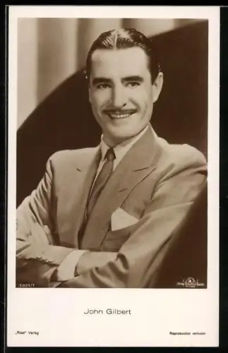 AK Schauspieler John Gilbert lächelnd im Anzug posierend