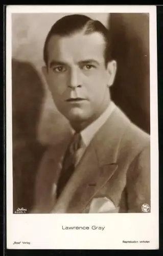 AK Schauspieler Lawrence Gray in Anzug und Krawatte