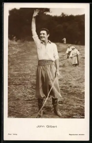 AK Schauspieler John Gilbert, auf dem Feld arbeitend