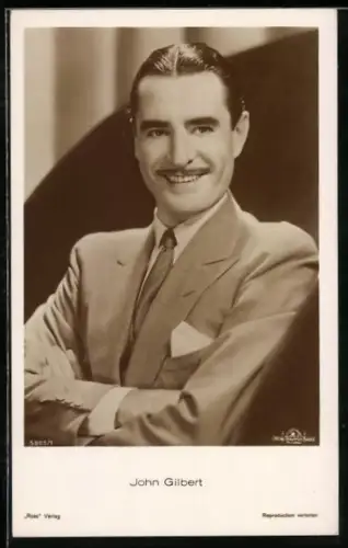 AK Schauspieler John Gilbert lächelnd im Anzug posierend