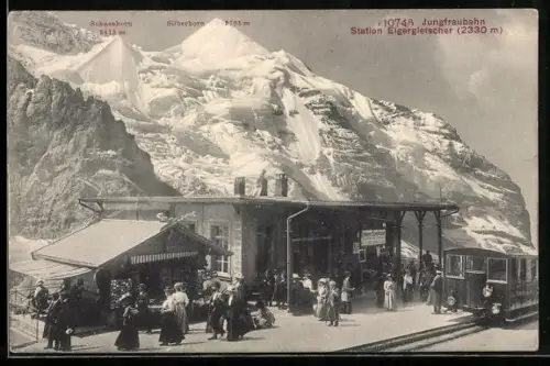 AK Eigergletscher, Bahnhof der Jungfraubahn mit Schneehorn u. Silberhorn