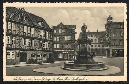 AK Nordhausen, Lutherplatz mit Brunnen und Fachwerkhäusern