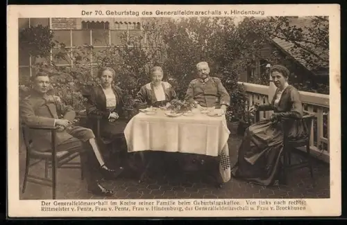 AK Paul von Hindenburg an seinem 70. Geburtstag mit Rittmeister v. Pentz, Frau v. Hindenburg, Frau v. Brockhusen