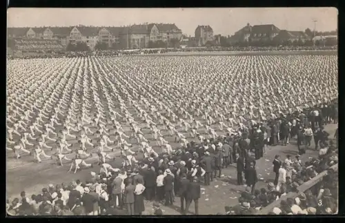 AK Leipzig, 1. Deutsches Arbeiter-Turn- und Sportfest im Juli 1922, Turner bei einer Massenvorführung