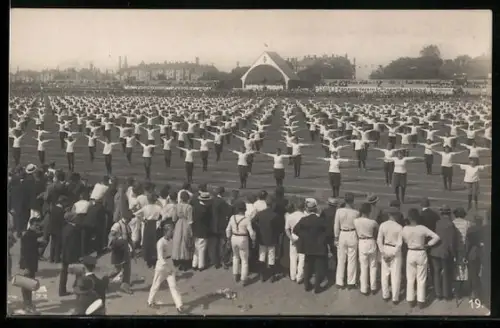AK Leipzig, 1. Deutsches Arbeiter-Turn- und Sportfest im Juli 1922, Massenturnen der Sportlerinnen