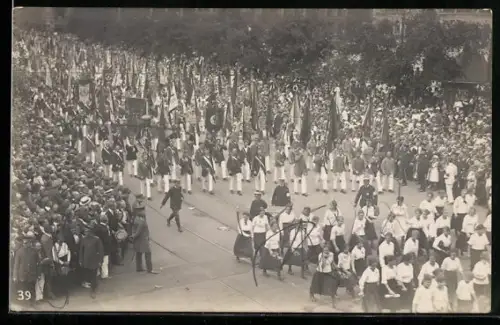 AK Leipzig, 1. Deutsches Arbeiter-Turn und Sportfest 1922, Turner bei einem Strassenumzug