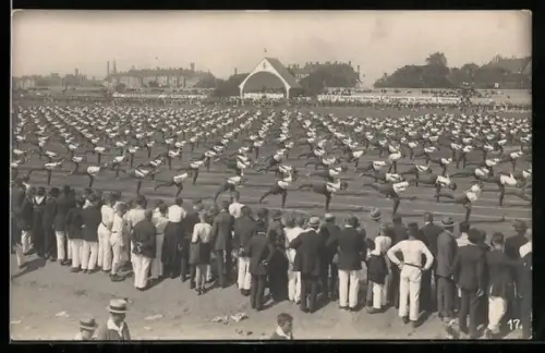 AK Leipzig, Deutsches Arbeiter Turn- und Sportfest 1922, Formations-Vorführung, mit Bühnenblick