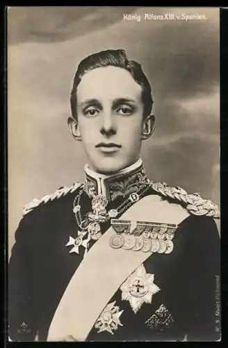 AK Portrait von König Alfons XIII von Spanien mit Orden