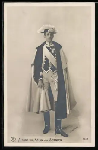 Foto-AK König Alfons XIII. von Spanien in Uniform mit Dreispitz