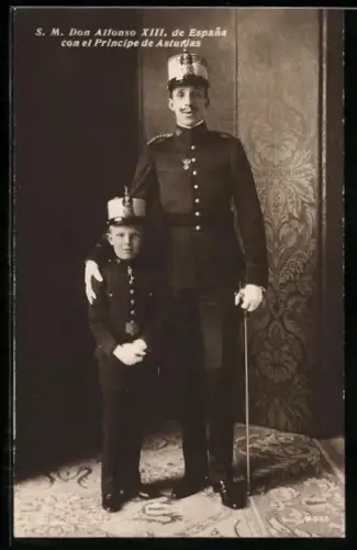 AK Don Alfonso XIII. de Espana con et Principe de Asturias in Uniformen