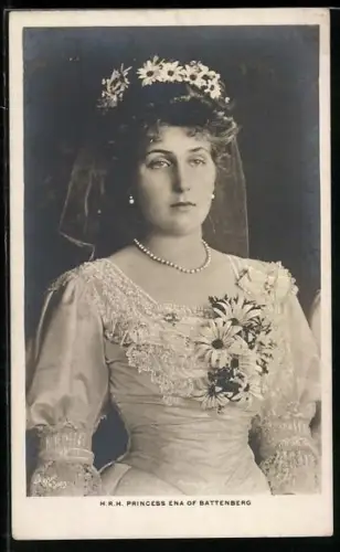 AK Prinzessin Ena von Battenberg mit Perlenkette