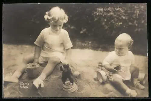 AK Prinz Alvaro und Alfonso von Spanien als Kleinkinder