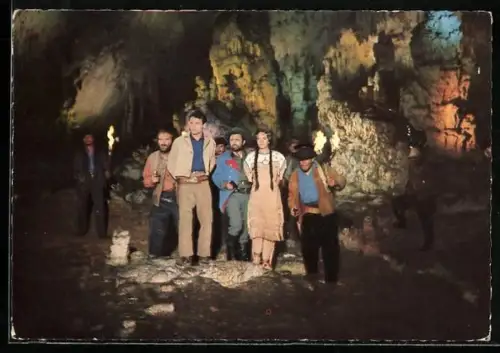 AK Eine Szene aus dem Karl May-Film Winnetou II. Teil, Der skrupellose Forrester benutzt...