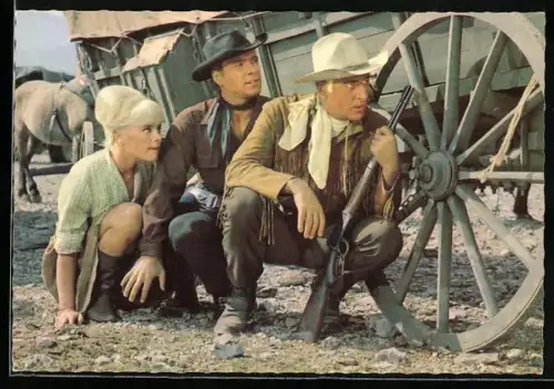 AK Filmszene aus Karl Mays Unter Geiern, Elke Sommer, Götz George, Stewart Granger
