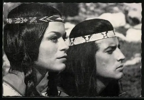 AK Schauspieler Pierre Brice neben Schauspielerin Marie Versini