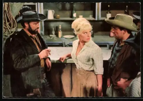 AK Filmszene aus Karl May-Film Unter Geiern, Annie und die Banditen