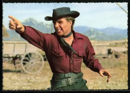 AK Karl May, Götz George in einer Szene aus Unter Geiern