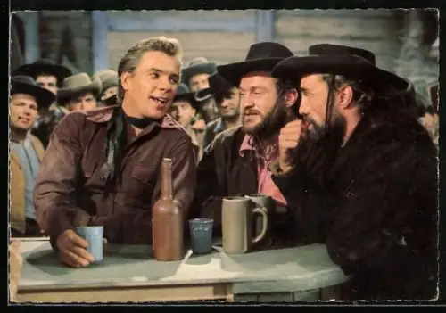 AK Filmszene aus Karl Mays Unter Geiern, Im Saloon