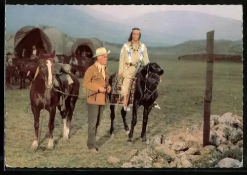 AK Filmszene aus Karl Mays Unter Geiern, Stewart Granger und Pierre Brice