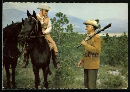 AK Filmszene aus Karl Mays Unter Geiern, Stewart Granger und Elke Sommer