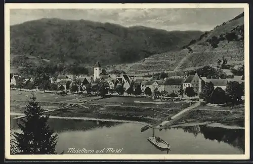 AK Moselkern a.d. Mosel, Ortsansicht mit Kirche und Moselfähre