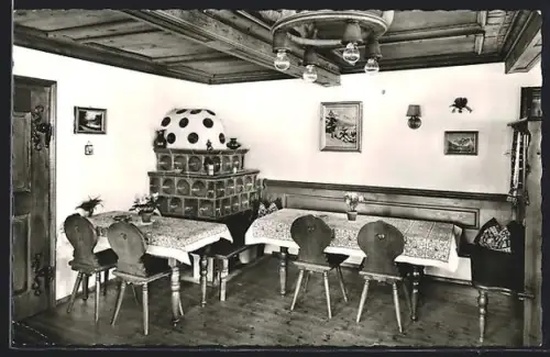 AK Winkl b. Fischbachau, Café Winklstüberl, Sepp u. Thekla Mairhofer, Innenansicht, Kachelofen, Gastraum