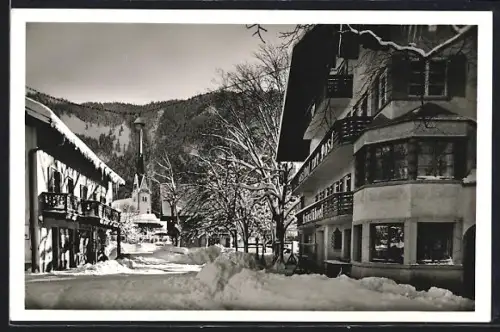 AK Bayrischzell, Gasthof zur Post, Winteransicht, Kirche