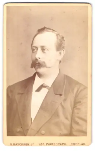 Fotografie N. Raschkow Jr., Breslau, Ohlauerstrasse 1, Portrait eines Mannes mit Schnurrbart