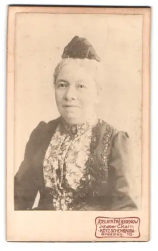 Fotografie Fr. Liebenow, Kötzschenbroda, Gradsteg 10, Portrait einer Dame