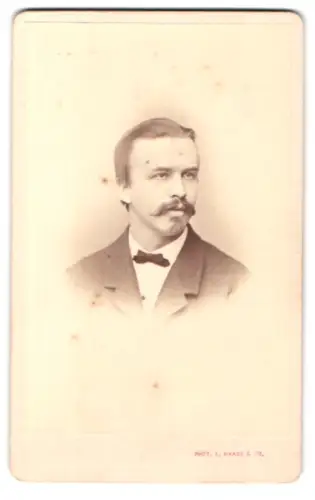 Fotografie L. Haase & Comp., Berlin, Friedrichstrasse 178, Porträt eines Mannes mit Schnurrbart