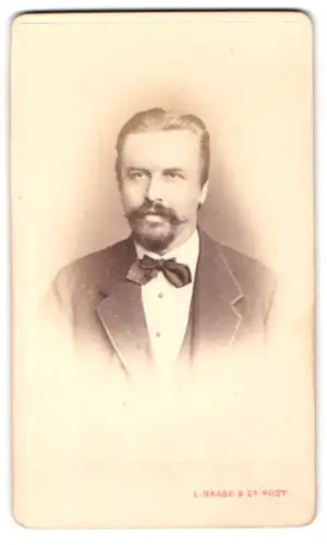 Fotografie L. Haase & Comp., Berlin, Unter den Linden 62 u. 63, Porträt eines Mannes