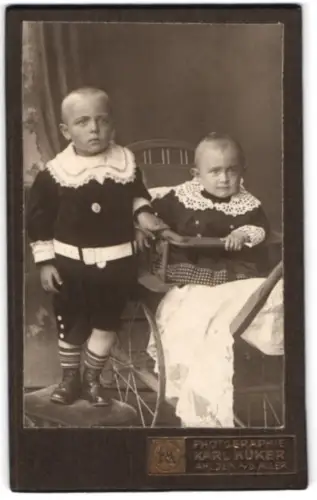 Fotografie Karl Küker, Ahlden a. d. Aller, Zwei Kinder in eleganter Kleidung