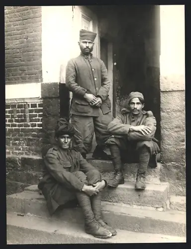 Fotografie unbekannter Fotograf, Ansicht Lille, POW / Kriegsgefangene Araber
