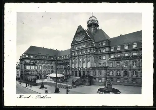 AK Kassel, Rathaus mit Denkmal aus der Vogelschau
