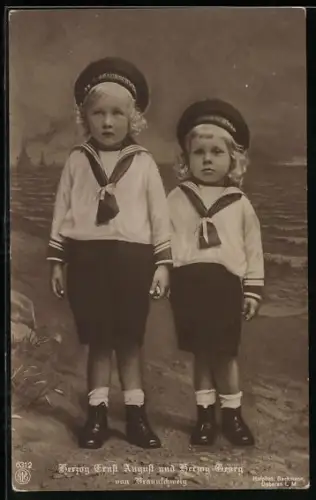 AK Herzog Ernst August und Herzog Georg von Braunschweig mit Mützenbändern der S.M.S. Braunschweig