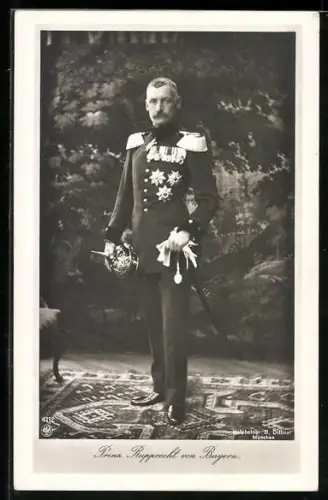 AK Portrait von Kronprinz Rupprecht von Bayern in Uniform mit Pickelhaube und Säbel