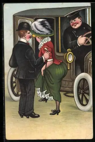 AK Paar beim Einsteigen in ein Auto, Chaffeuer schaut verschmitzt zu, Erotik