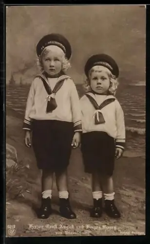 AK Herzog Ernst August und Herzog Georg von Braunschweig mit Mützenbändern der S.M.S. Braunschweig