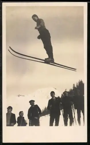 AK Mann beim Skisprung
