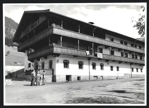 Fotografie Hubmann, Ansicht Alpbach, Partie am Hotel Böglerhof